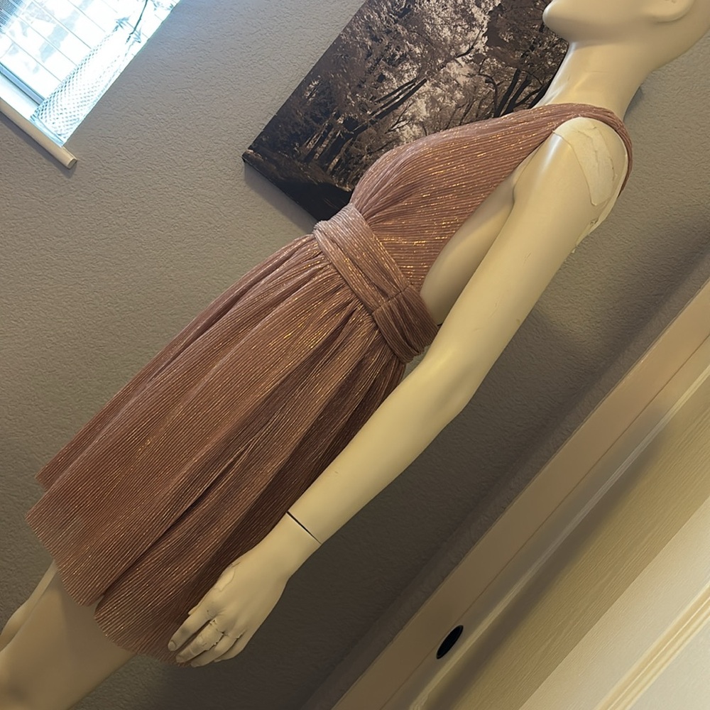 NWOT LuLu’s Metallic Rosegold Dress - Picture 4 of 16